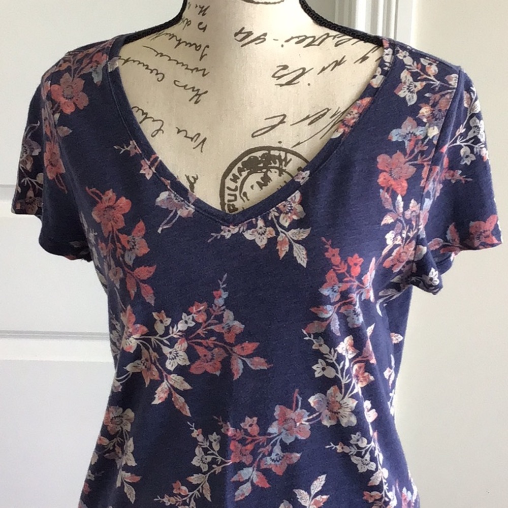Sonoma blue floral everyday short sleeve V neck shirt Sz S